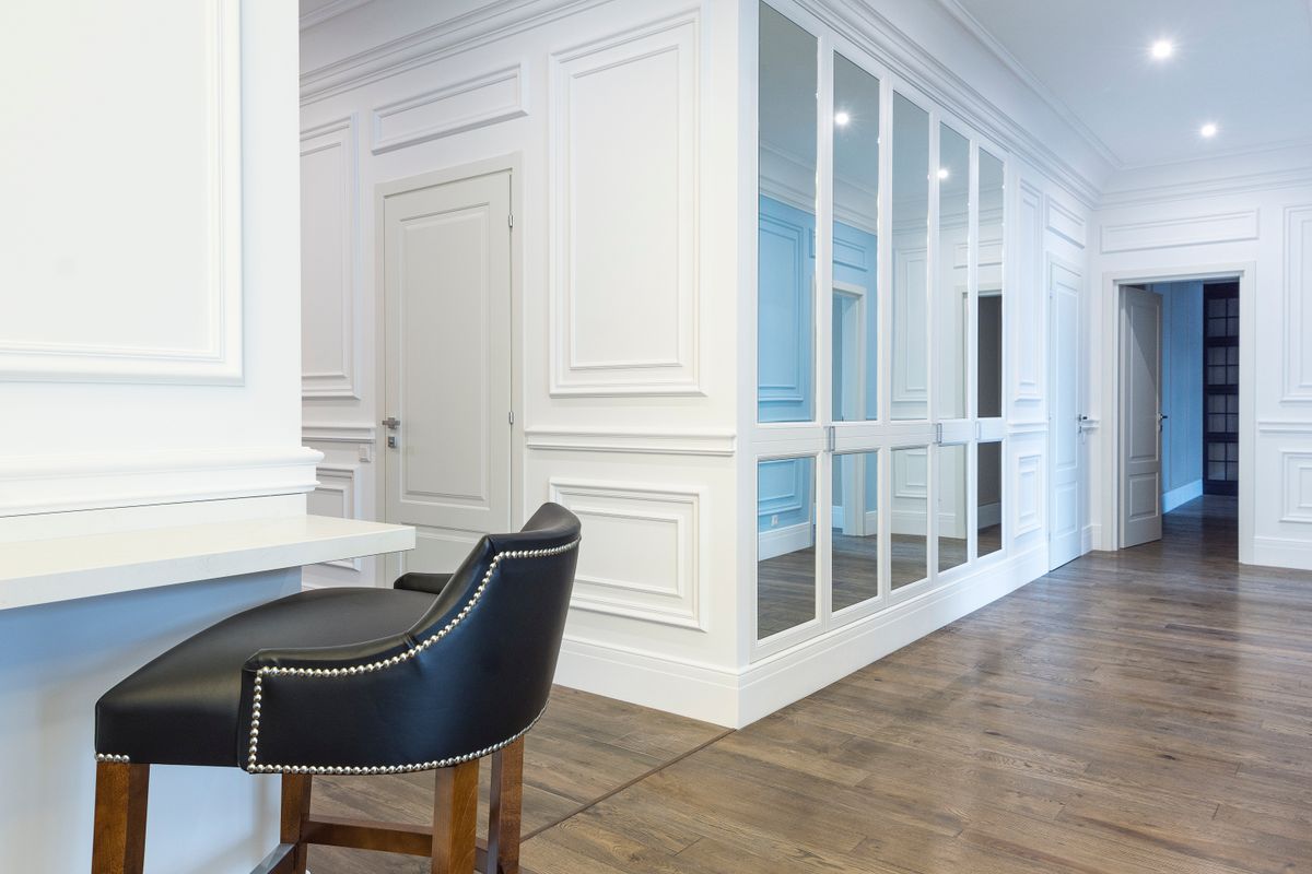 Contemporary interior with mirrored wall panels and elegant flooring, illustrating contemporary mirrored walls
